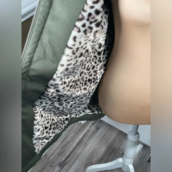 Express Green Sequin Parka With Fur Lining ✨ size Small‎ - Picture 8 of 13